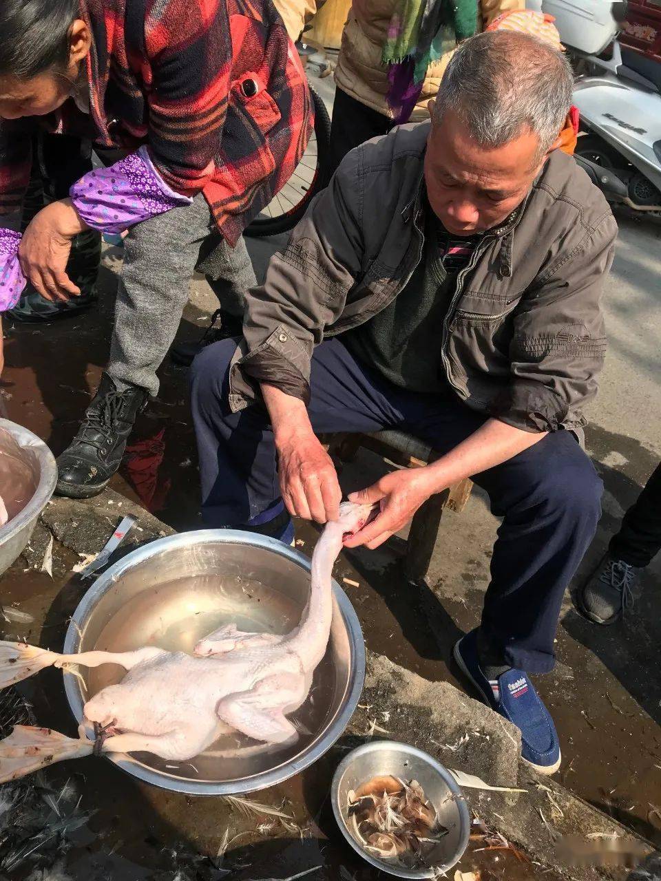 尾牙祭时间到宾阳人杀鸡宰鸭吃好肉今晚你家打牙祭了吗