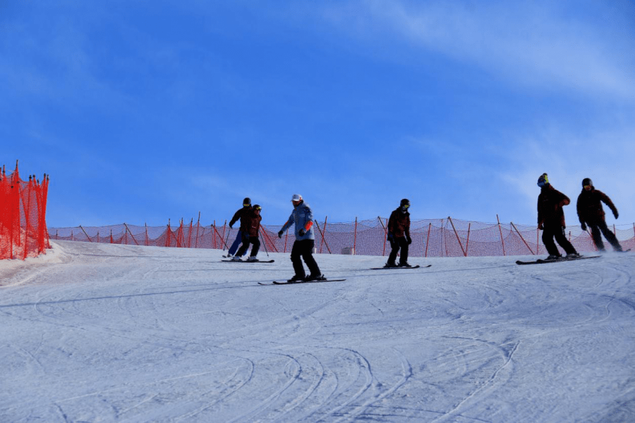 重磅|兰州新区冰雪运动员训练中心「夜场」正式开放啦!