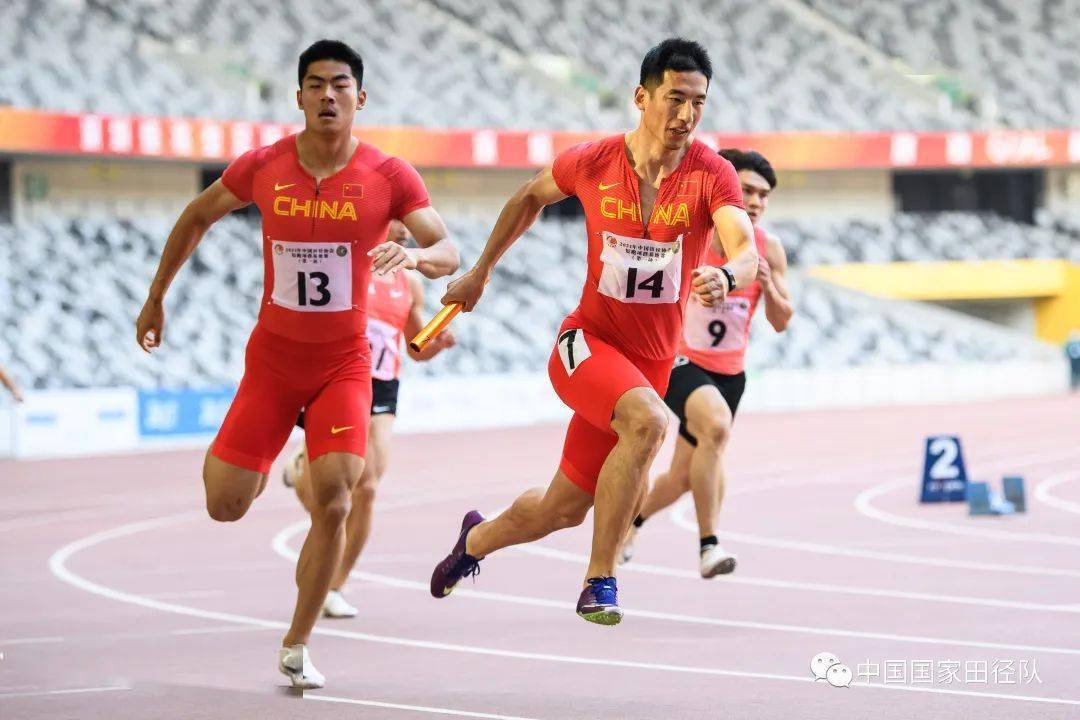 12秒夺冠;男子4x200米接力决赛,陈佳鹏,安泰,盛超,黄智健组成的国家队