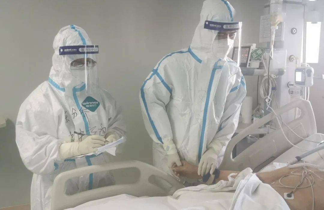 齐文升救治新冠肺炎患者