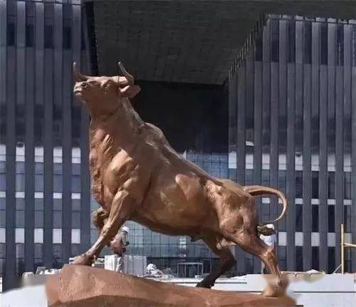 上海证券交易所门前铜牛雕像