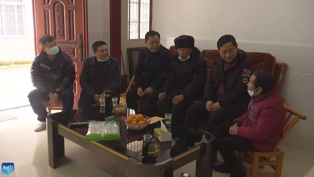 县领导走访慰问现役通山籍将军家属