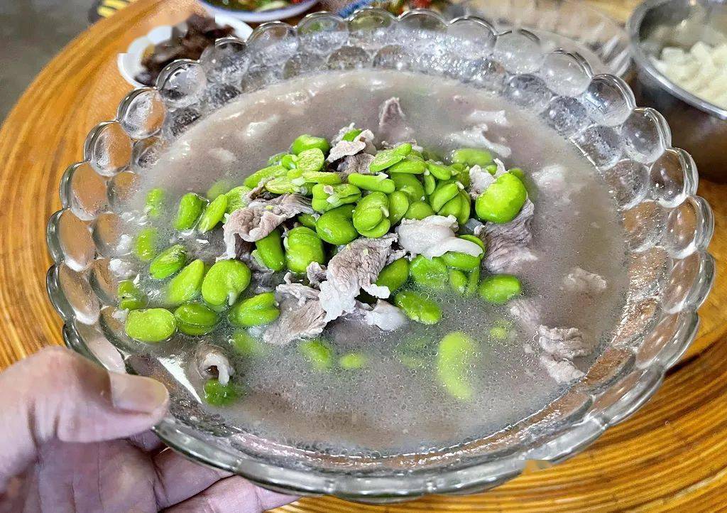 建水好客人家约年饭:吃过早餐就等待,这土猪菜太奢侈