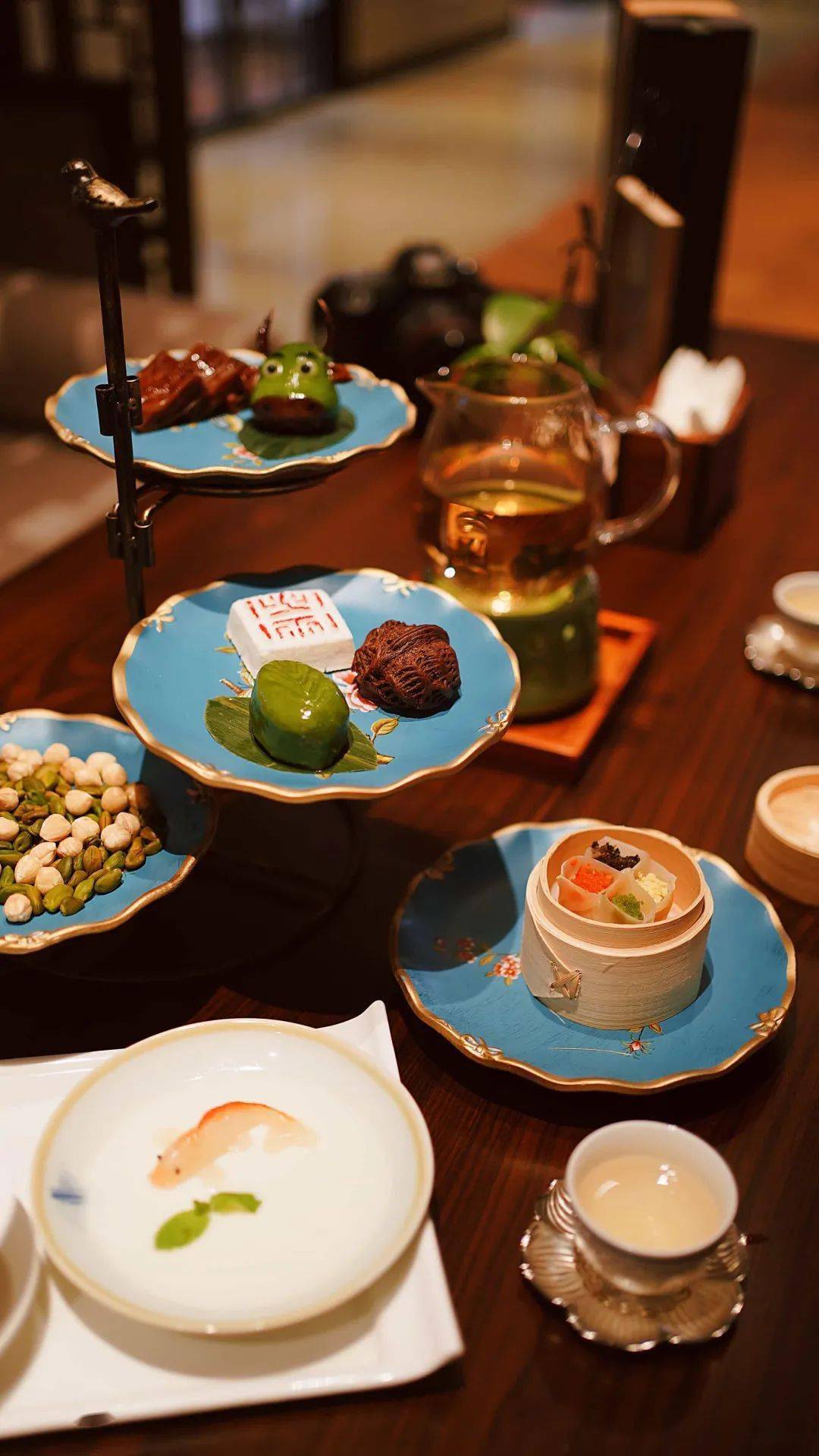无锡太湖华邑酒店的国风下午茶,以季节为主题,以中式大师茶为核心