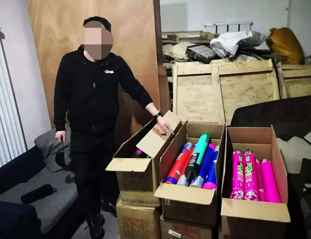 神木小伙朋友圈兜售烟花爆竹欲做"网红"反被拘留!