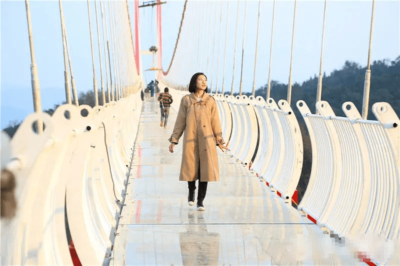 师宗凤凰谷景区位于云南省曲靖市师宗县五龙壮族乡,属亚热带气候