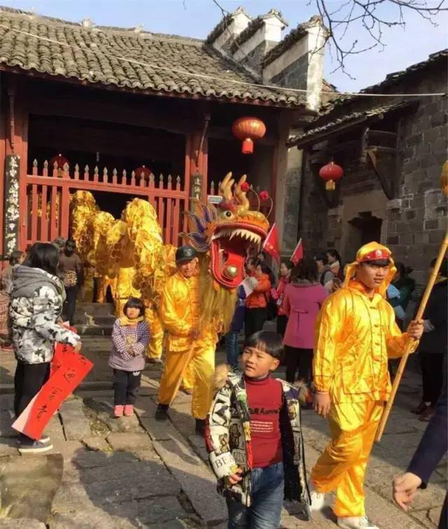 在外面漂泊,什么都可以将就,可是就好家乡那口.虽然简单,却是最喜欢的