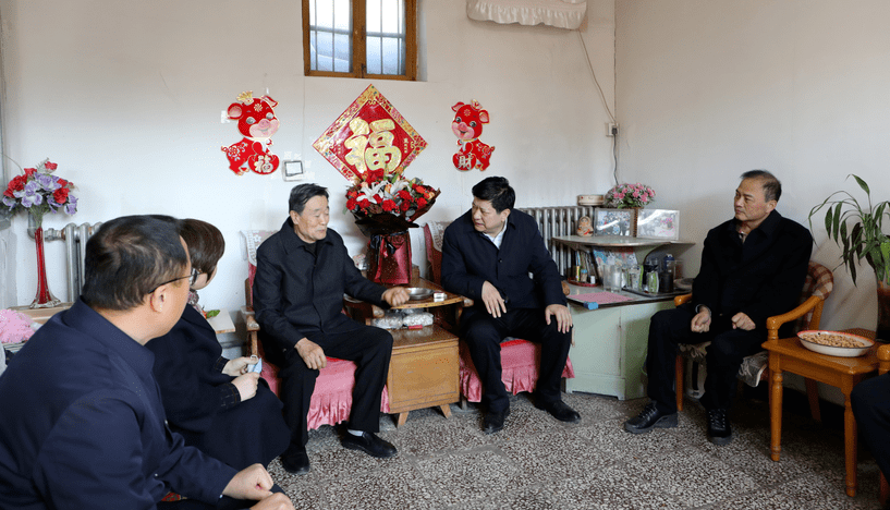 部长李金凯等县四大班子领导走访慰问部分离退休老干部及县消防大队