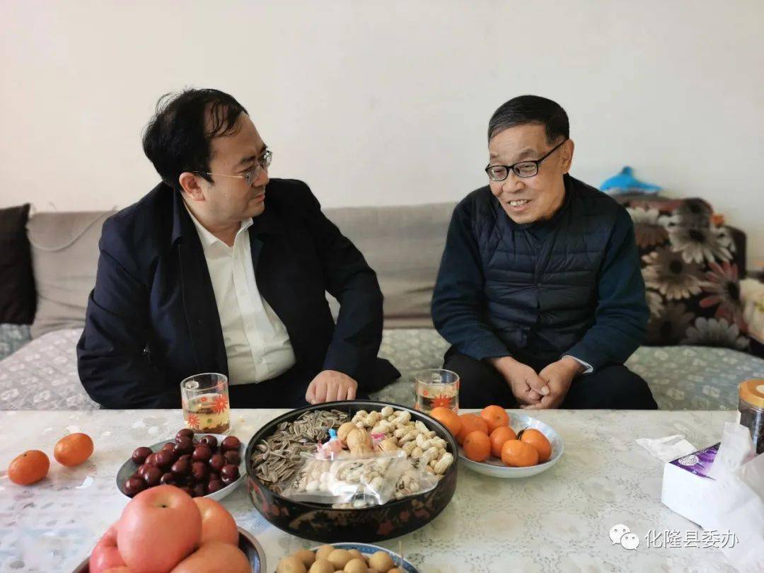 县委书记刘建昱春节前夕走访慰问离退休老干部