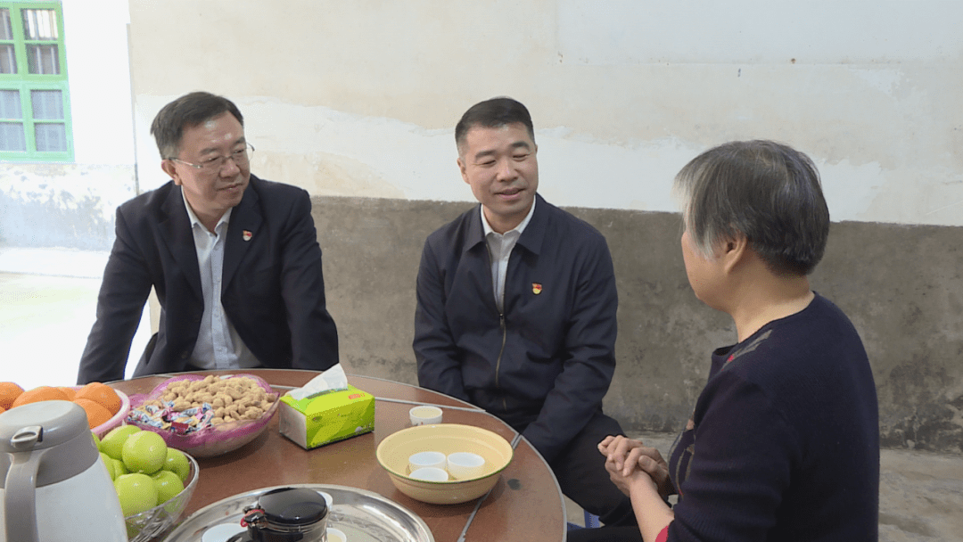 漳平市领导走访慰问部分困难党员困难群众和优抚对象