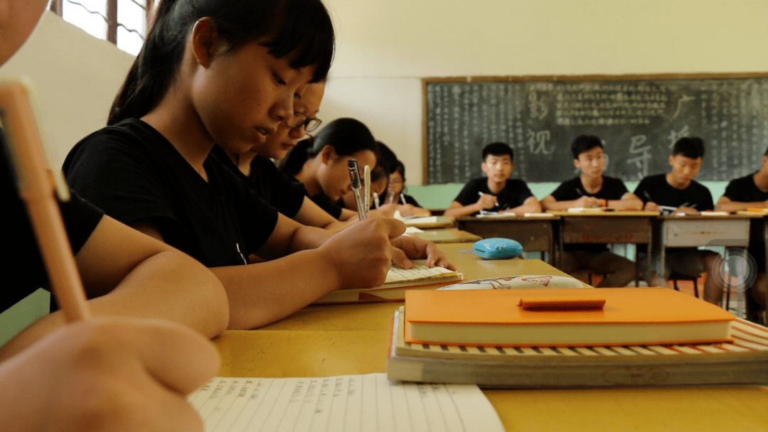 417位考生录取一中,四中共127人,张艺豪同学以总分756分列全市第三名