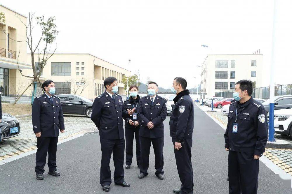 公安要闻 伍春宏赴市两所,特警支队检查慰问