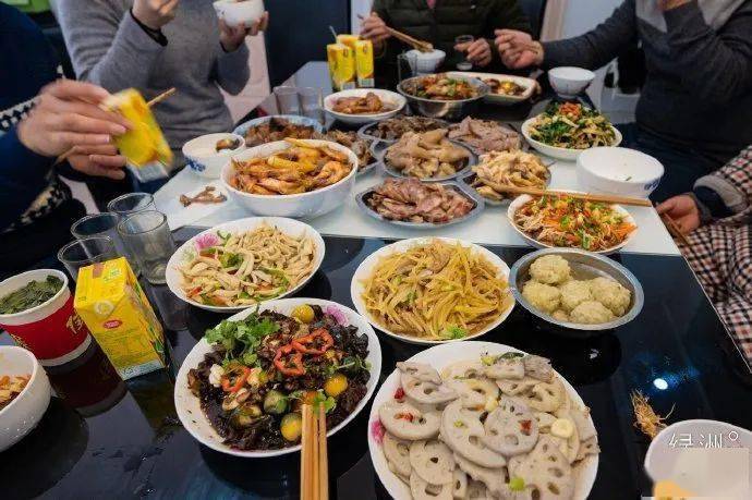 在江苏多个城市,打个电话,下笔订单,在家就能等来丰盛年夜饭大餐!