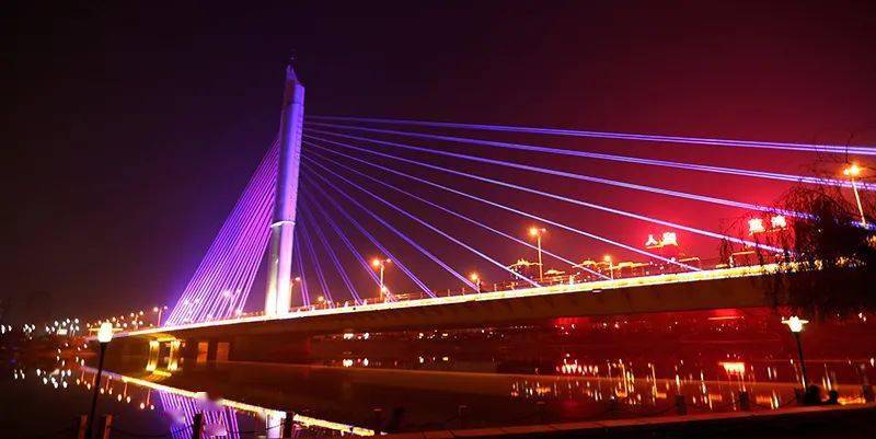 滕州2021年新年夜景航拍流光溢彩映古滕