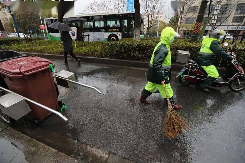 他们是"城市的良心",上海环卫工人坚守岗位,确保干净整洁过春节