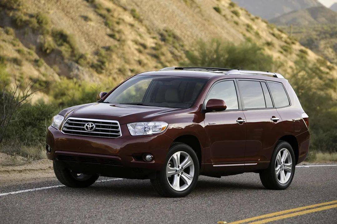 这台丰田的suv 凭什么从第一代就加价等车?_汉兰达