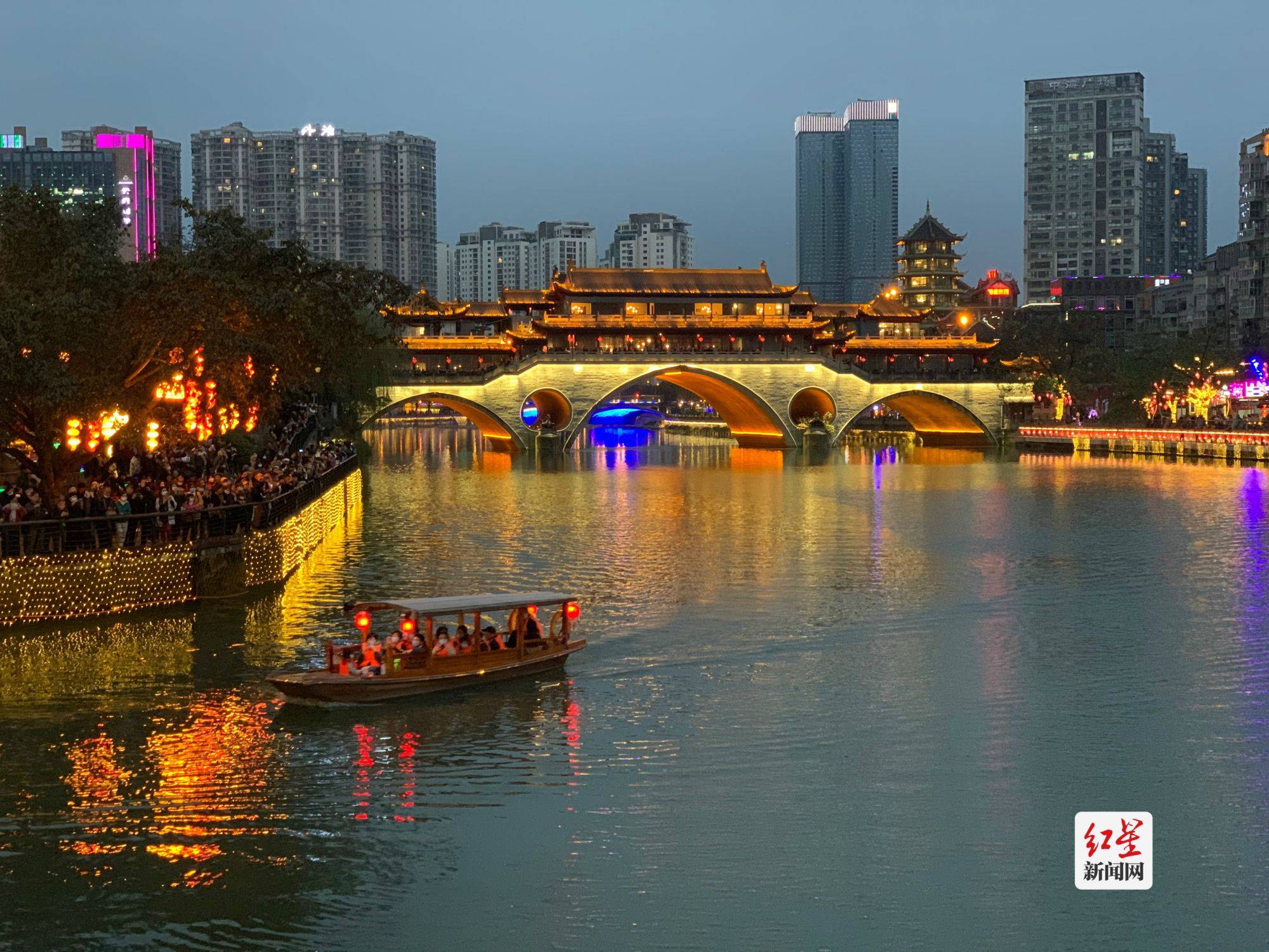 夜游锦江火龙起舞这样的锦江你爱了吗