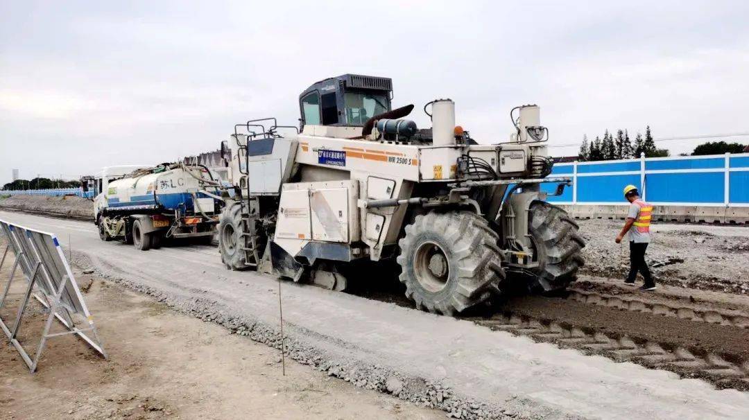 大叶公路(新奉公路~浦东区界)路段主辅道,率先建成通车