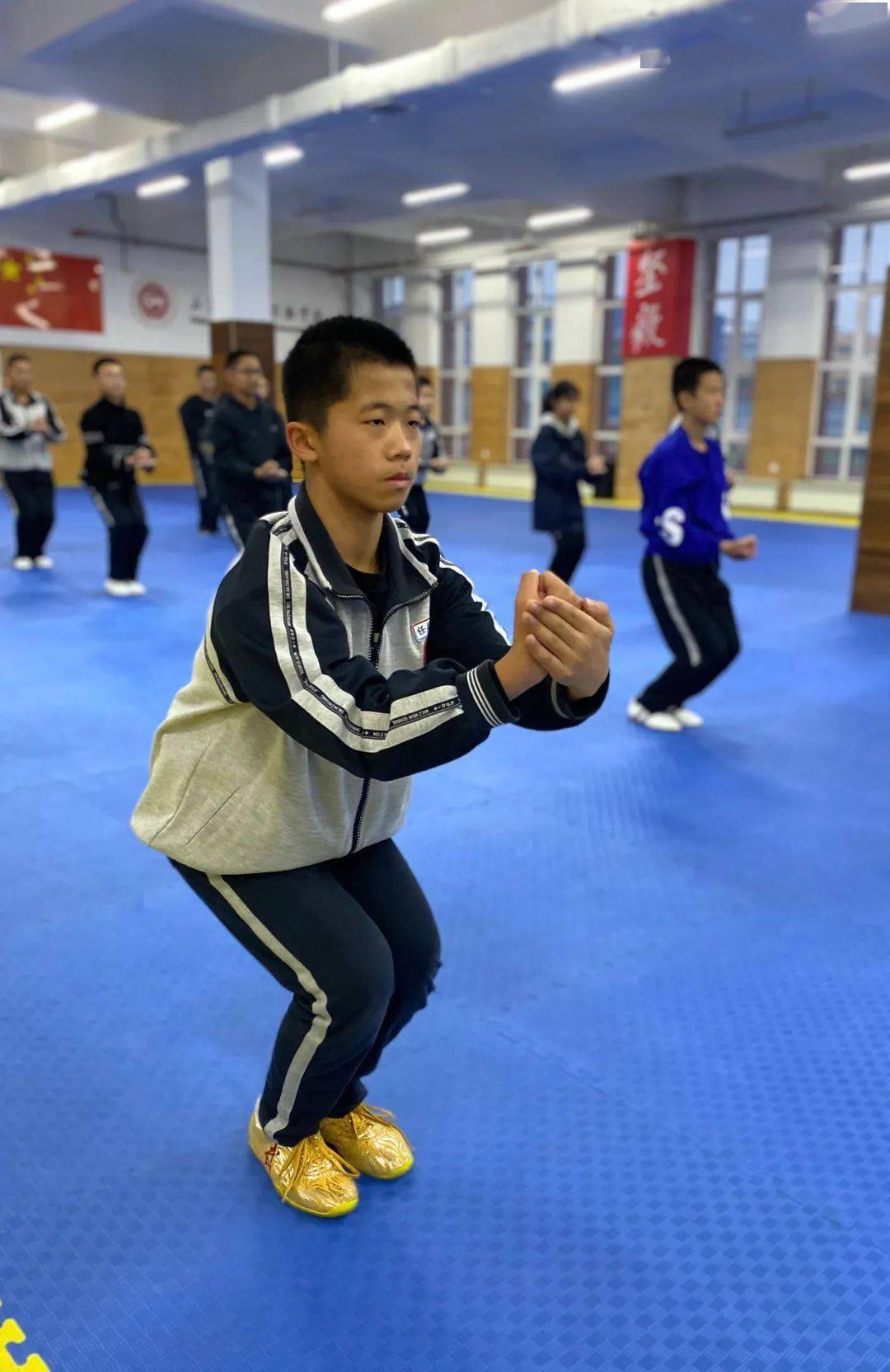 少年拳-轮臂砸拳少年拳-弓步冲拳仆步立掌初级刀动作中华武术武术是