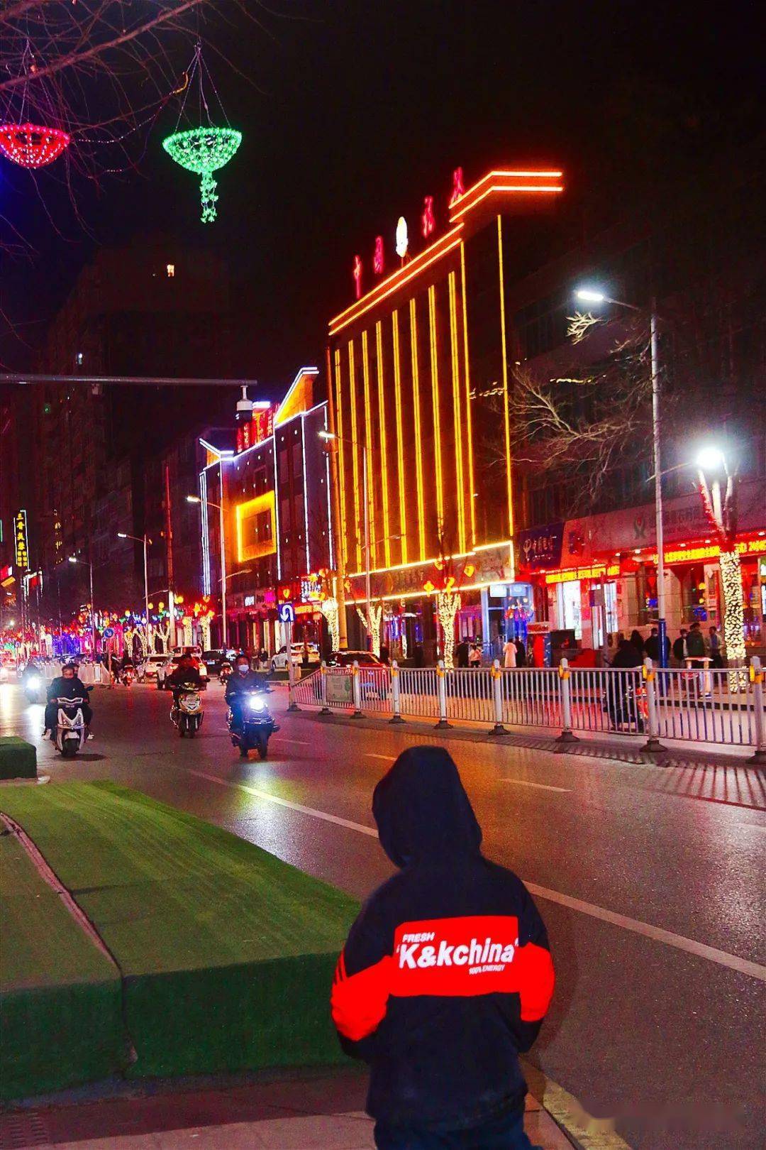 保德春节:街头花灯扮靓城市夜景