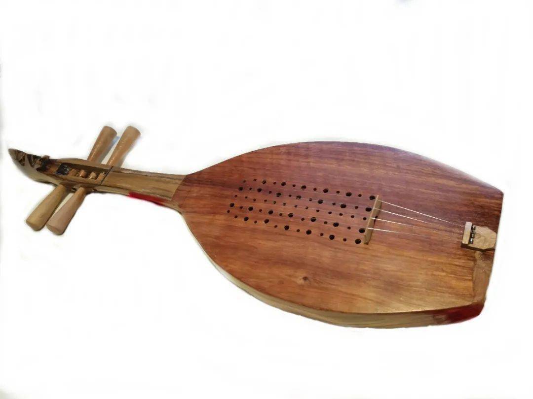 不易蛀虫等特点,也被人们用来制作乐器,比如怒江傈僳族的传统乐器"期