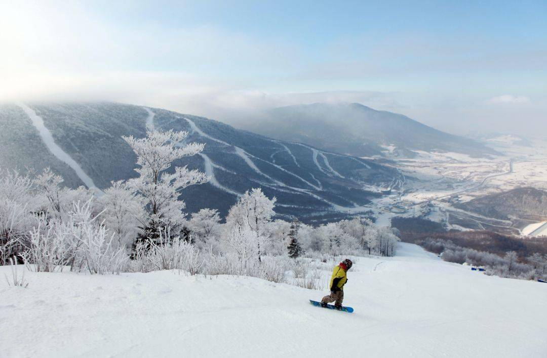 温都水城雪世界门票_雪世界滑雪场门票_东北亚滑雪场戏雪价格