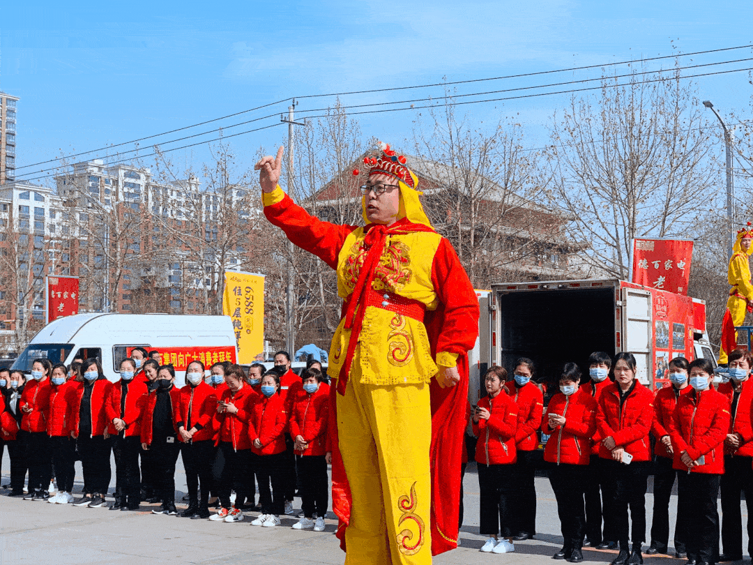 欢快的舞蹈跳起来,喜庆的锣鼓敲起来…… 2月21日大年初十,德百文化