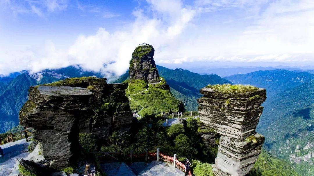 墨戎苗寨·贵州梵净山:蘑菇石 金顶 普渡广场四天游