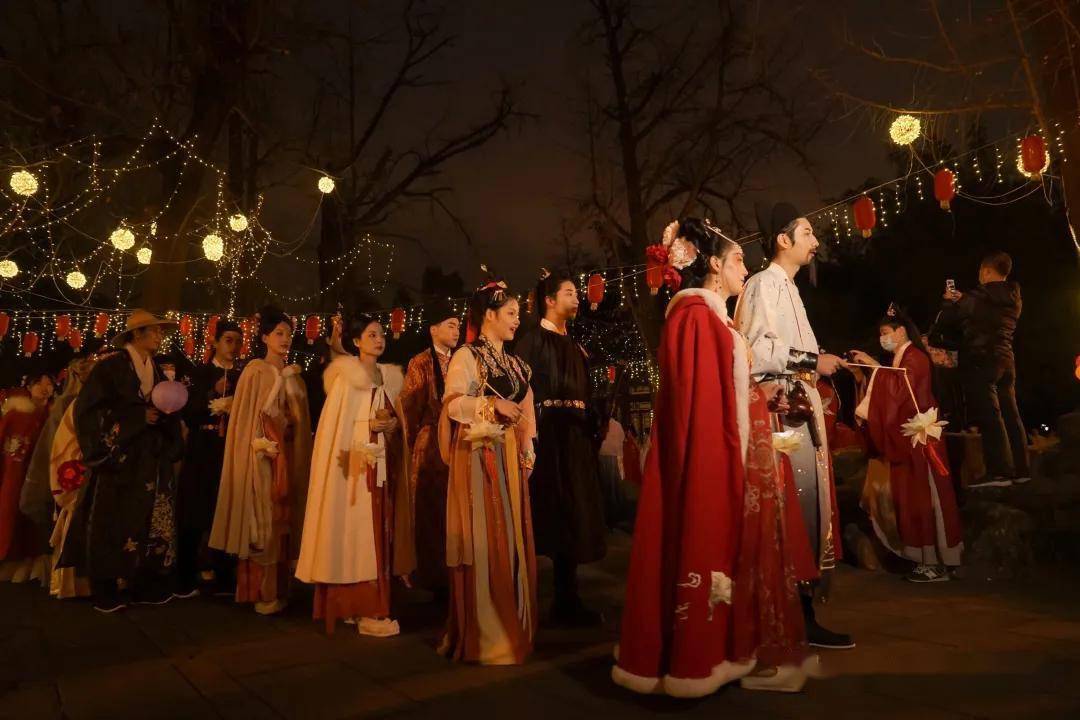 百名汉服同袍提灯夜游闹元宵点亮2021望江楼