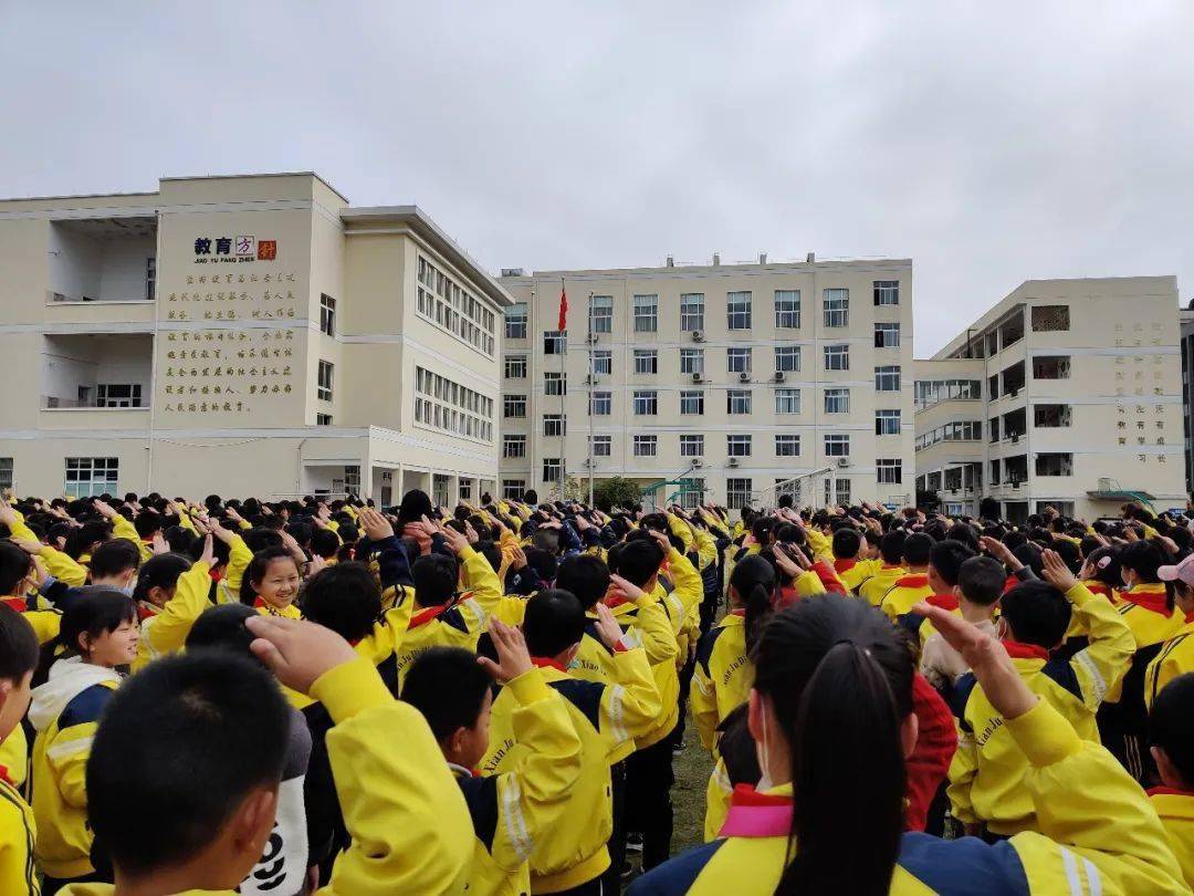 高举队旗跟党走童心筑梦新时代仙居七小2020学年春季开学系列活动