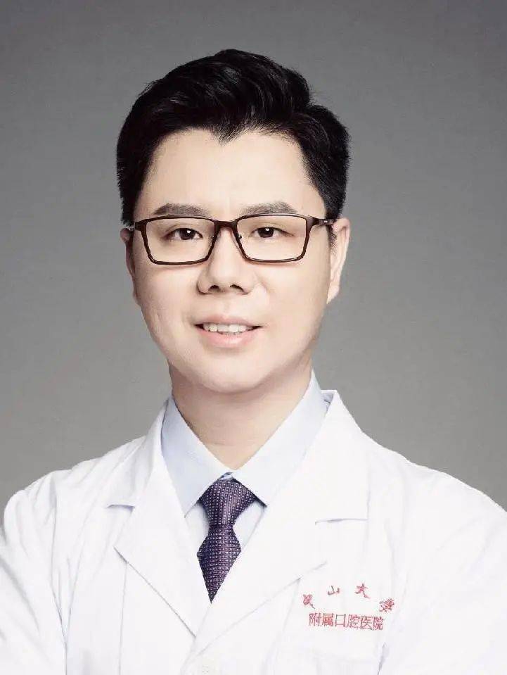 口腔医学院,后师从陈卓凡教授进行系统的规范化口腔种植学临床培训