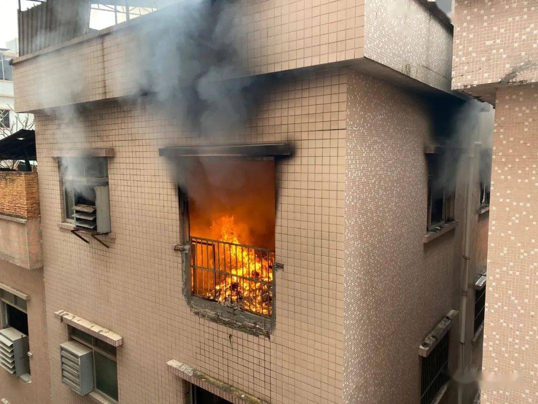 2021年3月1 日7时42分许,东莞市一家庭作坊毛织厂发生火灾,  无人员