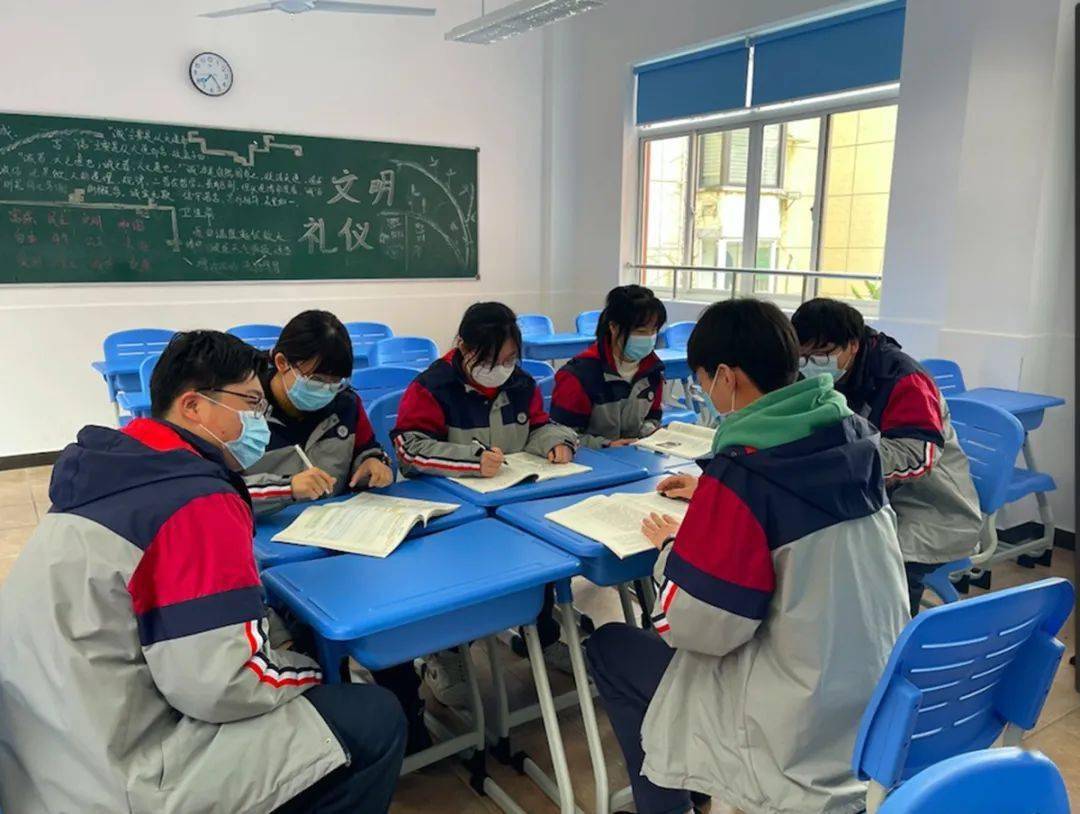 董恒甫高级中学开展丰富多样的"学习榜样的力量"系列活动,给这个春天