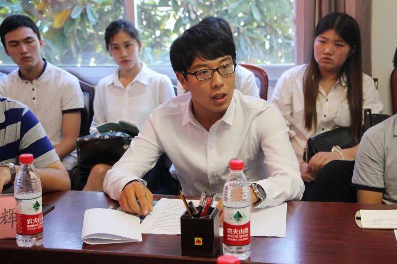 "支教一年,自教一生—郭凡村娃娃们的小王老师