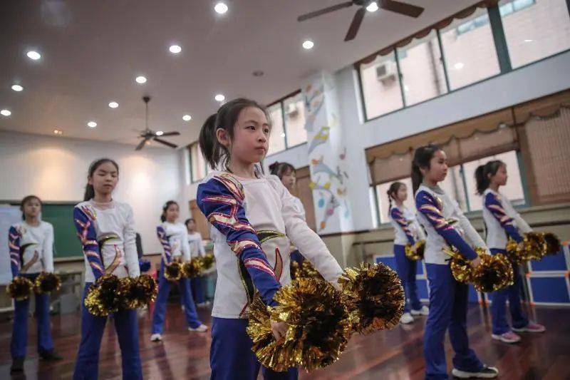 上海小学生校内课后服务火了!辅导作业的爸妈终于可以