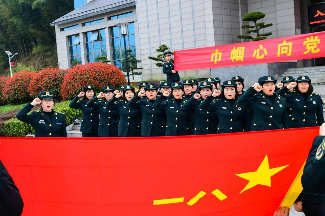 军营巾帼别样红 火箭军某部组织"红色之旅"砥砺初心使命