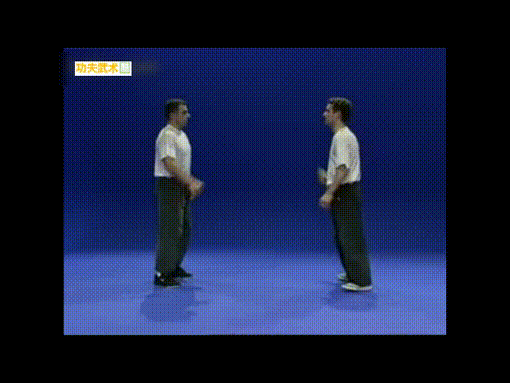 gif图文:八组以色列格斗术之空手夺刀招式,马伽术擒敌