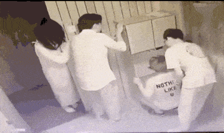 长沙女生组队玩密室逃脱,不到5分钟就