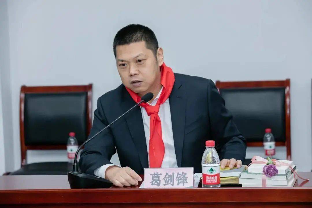 张家港这个村来了一群红领巾