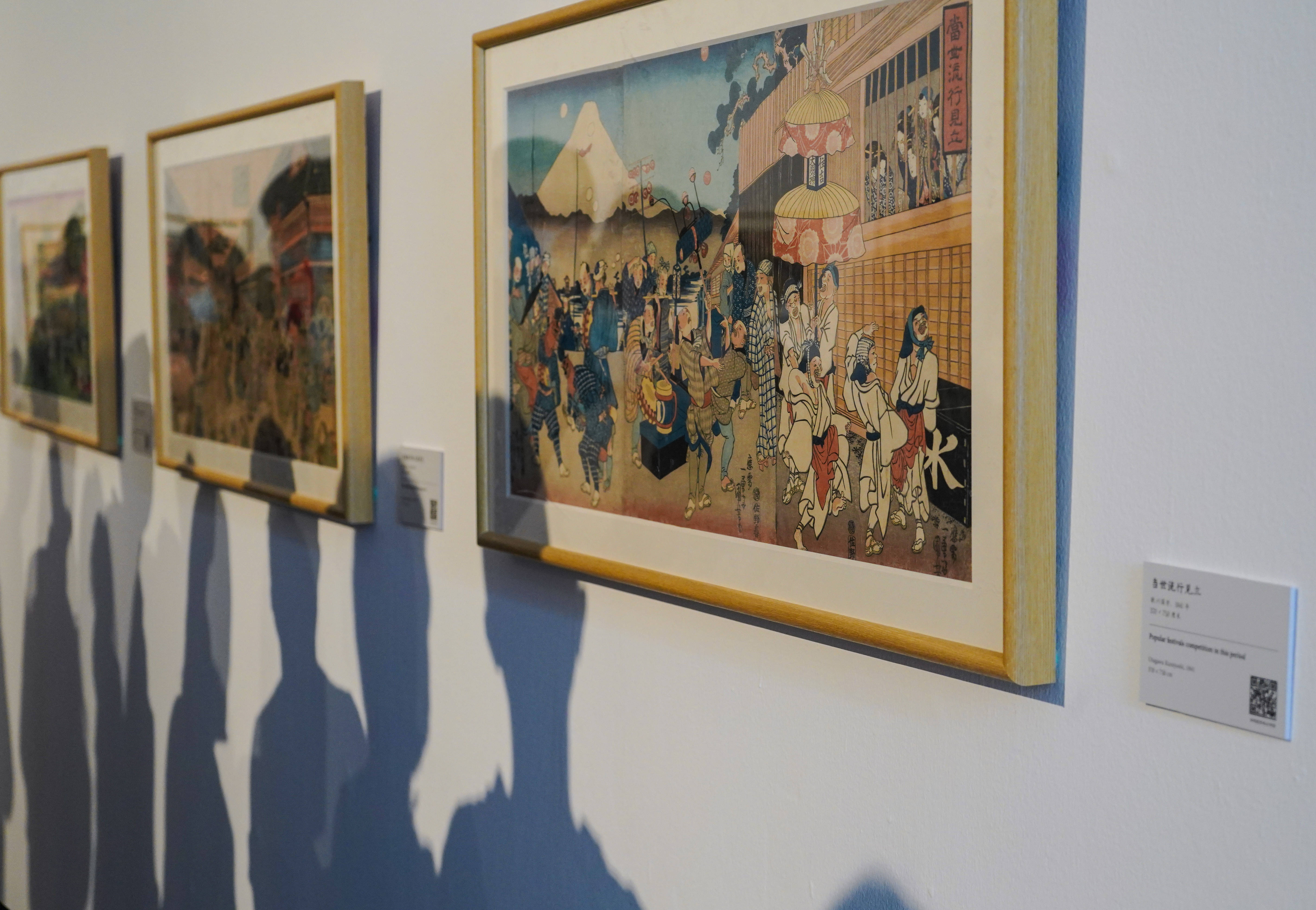 观众在今日美术馆欣赏《遇见浮世·博览江户——江户时代浮世绘原版