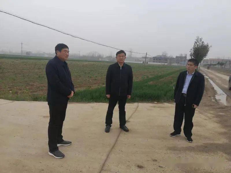 柘城县委副书记余化敏调研指导农村人居环境整治工作