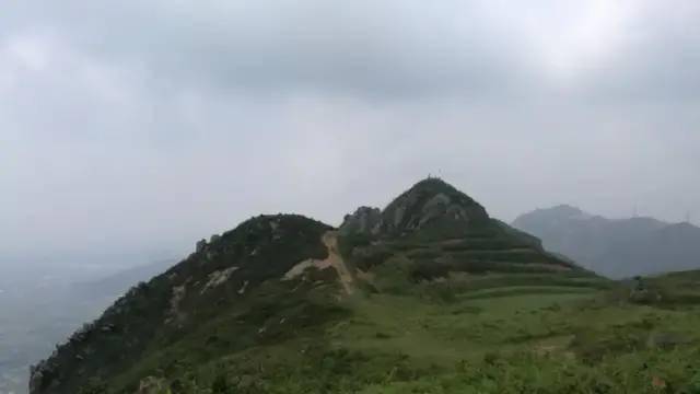 栈 杨文广栈位于仙池庄园以北3公里处,最高峰宝剑峰海拔624米,为平阳