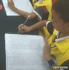 搞笑GIF: 这操作别人也是学不来