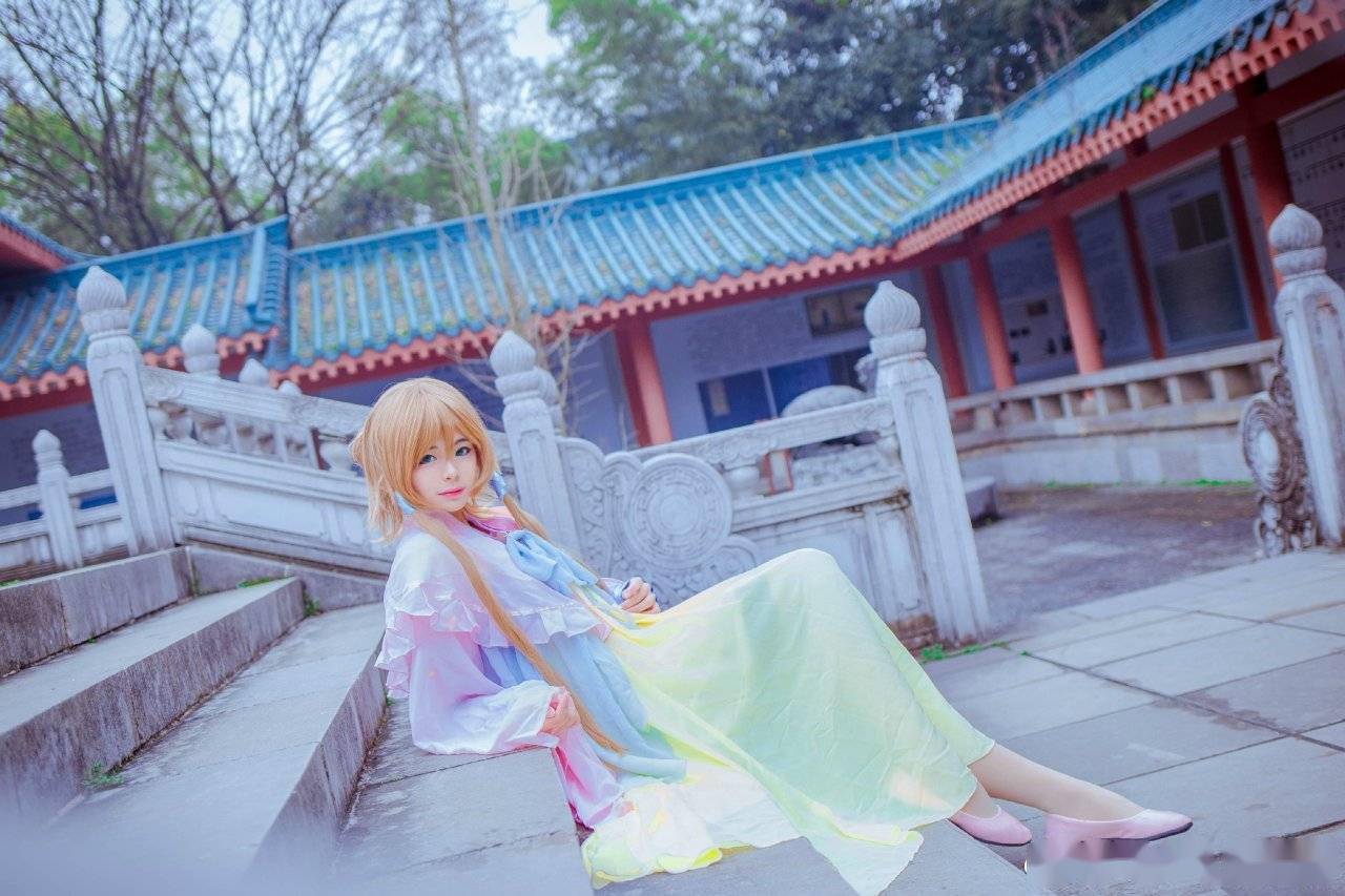 洛天依cosplay 空待三月春而你未来