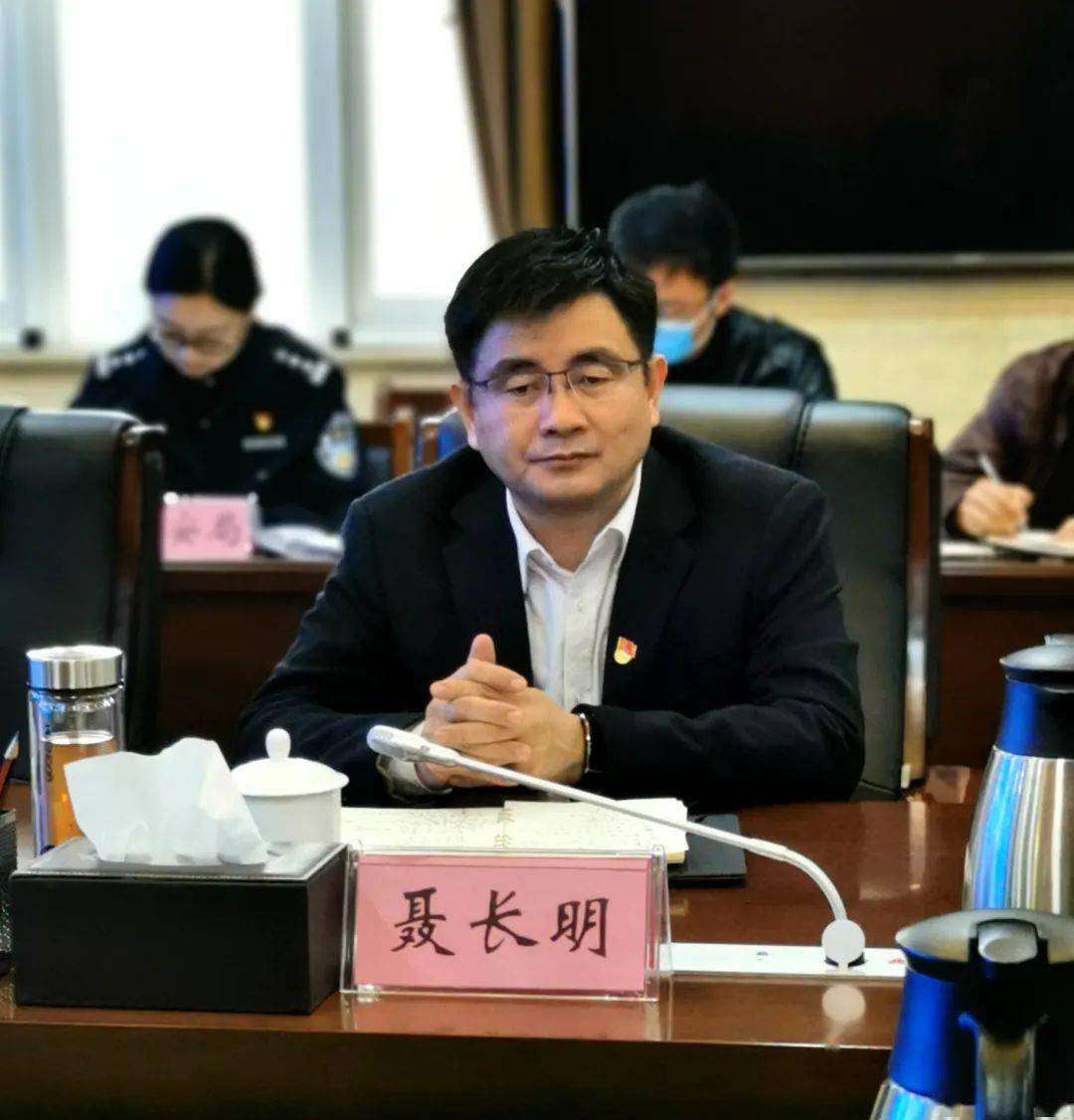 市委书记聂长明表示,卫辉市政法队伍教育整顿工作将坚持从纪律作风抓