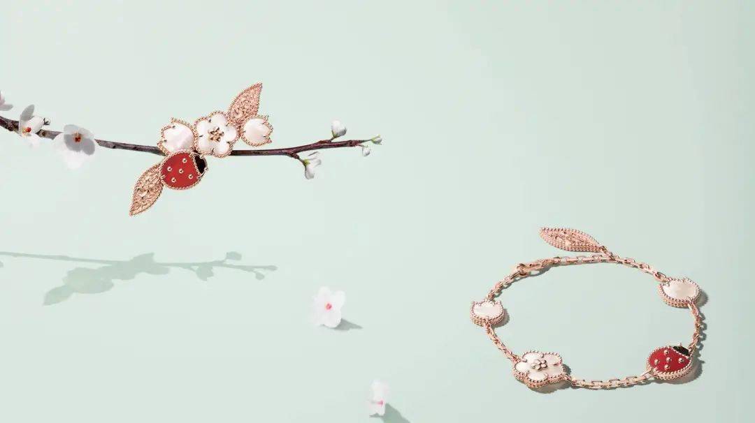 3 月 20 日,法国高级珠宝品牌梵克雅宝正式登陆天猫奢侈品平台 luxury
