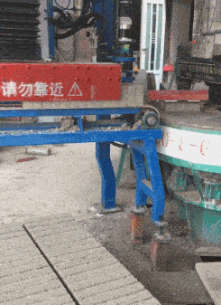 搞笑gif动图:艺术家在流浪,大师在泼墨