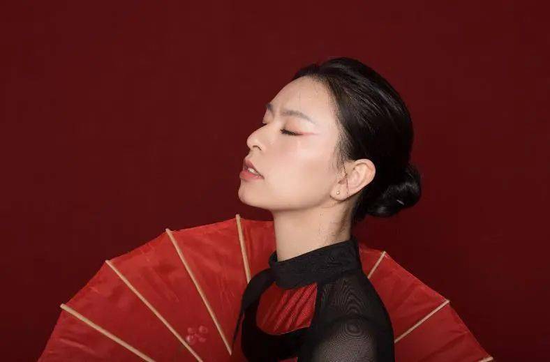 盘瓠的传说舞蹈诗湘韵新传中南大学瑶族长鼓舞专场演出