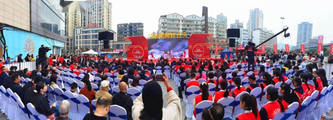 2021年4月8日至12日在四川泸州举行,备受关注的"酒城论剑·品酒争霸"