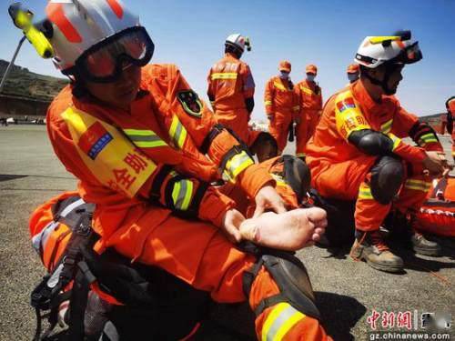 贵州消防举行大规模跨区域地震救援实战拉动演练